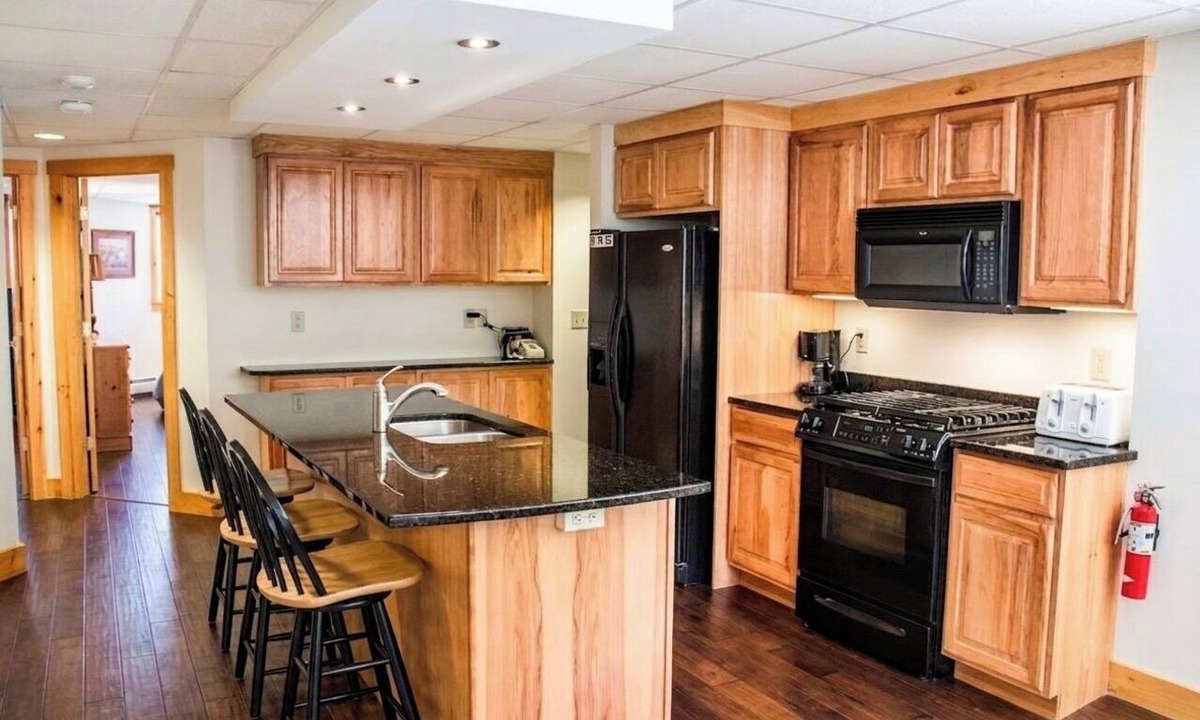 North Troy Condo | Ski in/Ski out 2 Bedroom Directly on Grammy Jay Run