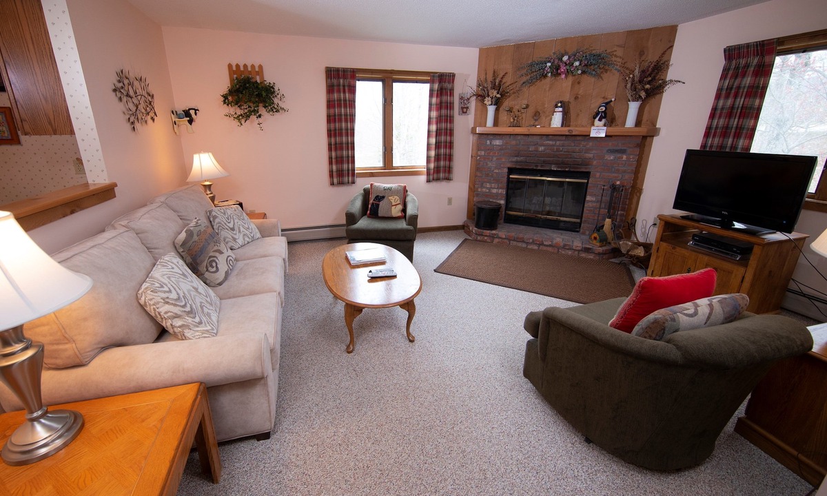 Ludlow Condo | Ski-in/Ski-out | FREE ACCESS Spring House Pool