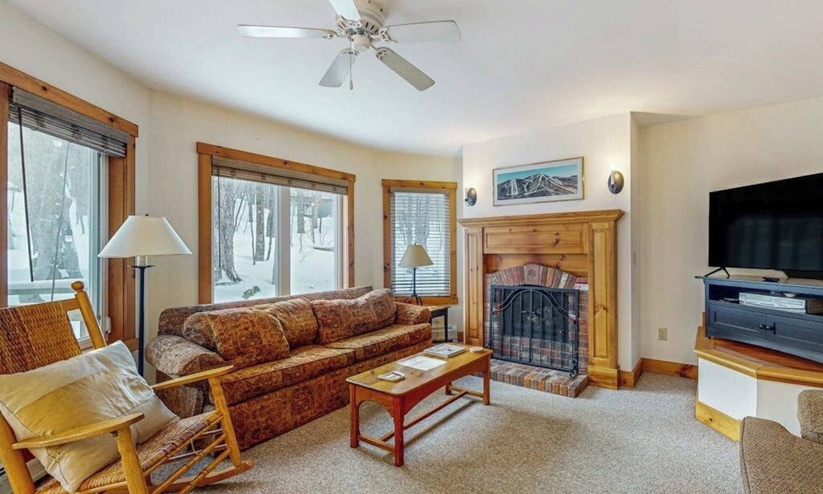 North Troy Condo | Ski-in/ski-out resort condo with fireplace, waterpark, & golf