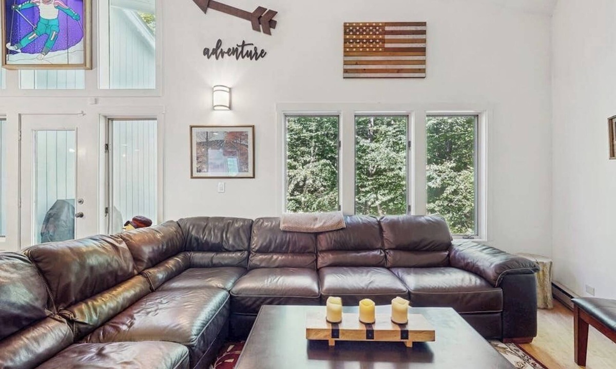 Stratton Mountain House | Ski-in/ski-out townhouse w/trail access, fireplace, balcony, pool, hot tub