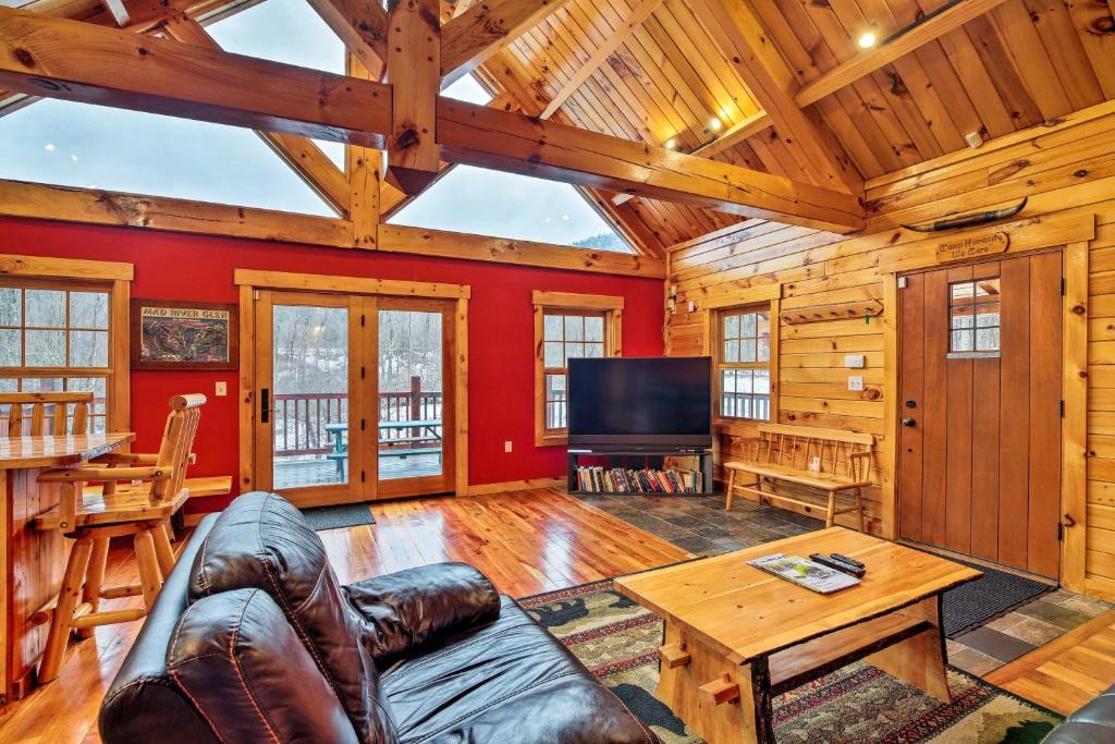 Starksboro House | Ski Lodge Mtn Retreat w/Fire Pit, Deck & Views!