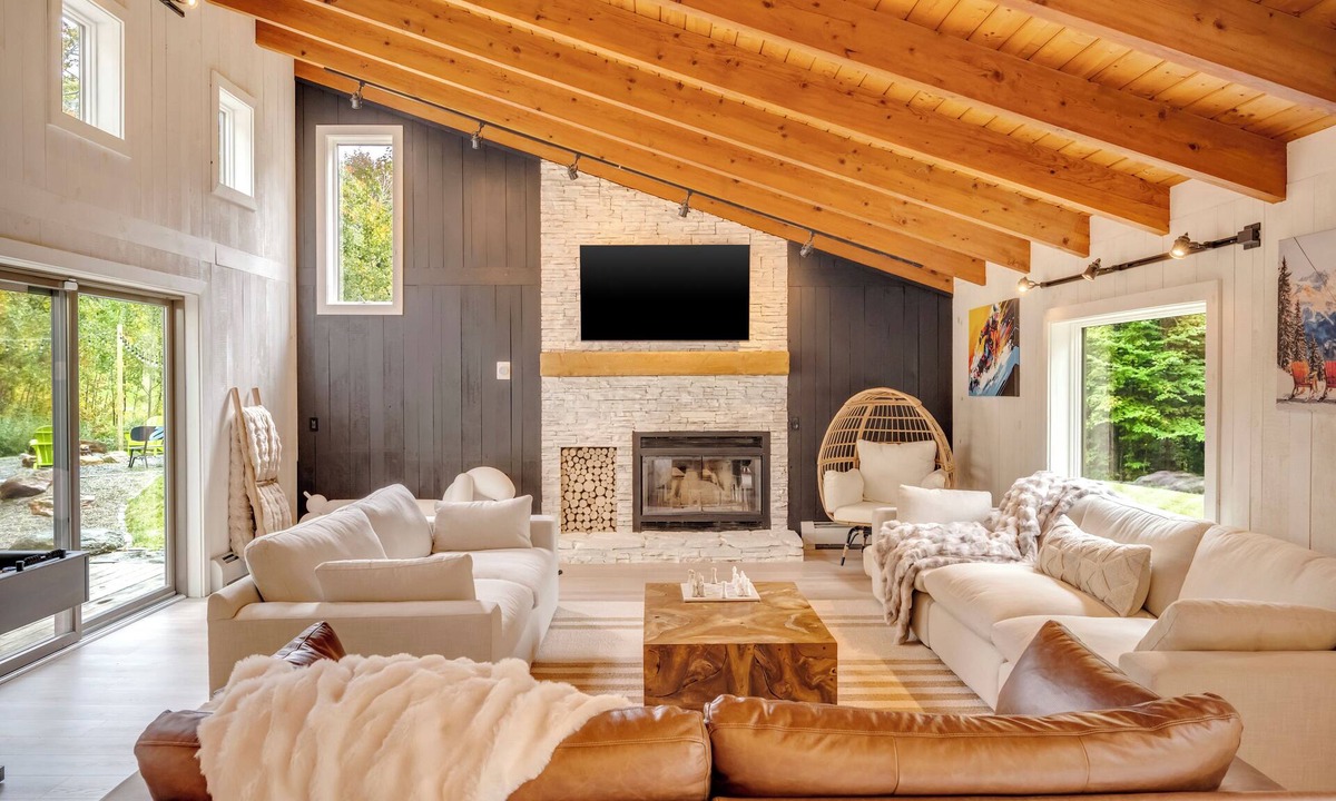 West Dover House | Ski & Play in Style-Luxury Mt. Snow Getaway-HotTub