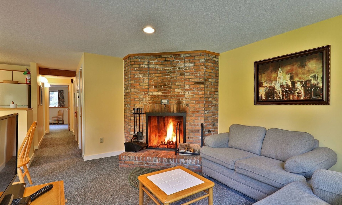 Killington Condo | Ski You Later, Alligator Condo with Mountain Views on Shuttle Route