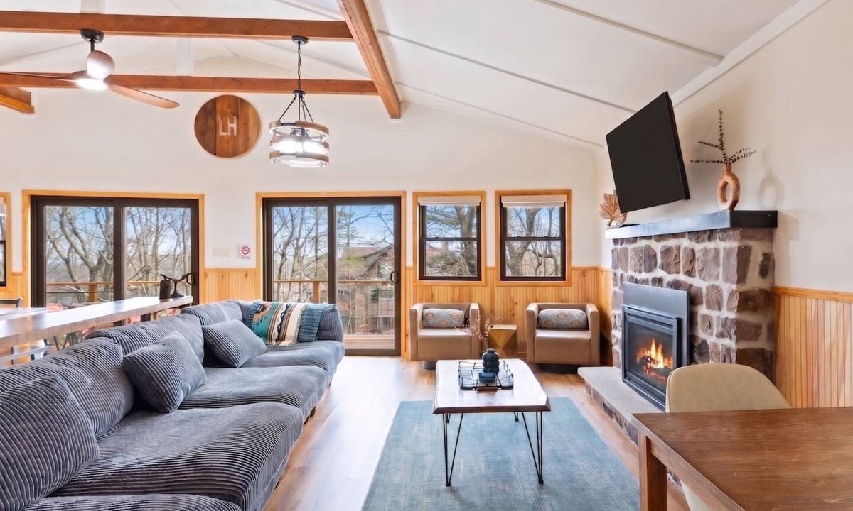 Lake Harmony Estates House | Skye Sanctuary. Hot Tub, Game Room, Firepit!