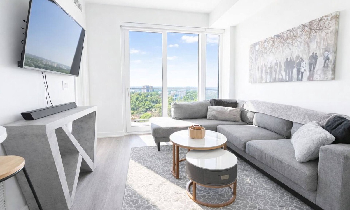 Kitchener Condo | Skyline Presidential Condo | Bowling Alley,Gym,Pool,Hot Tub,Sauna,Lounge