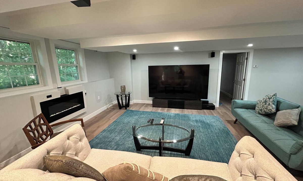 Nashua House | Sleek and Tidy Luxurious guest suite with private entrance