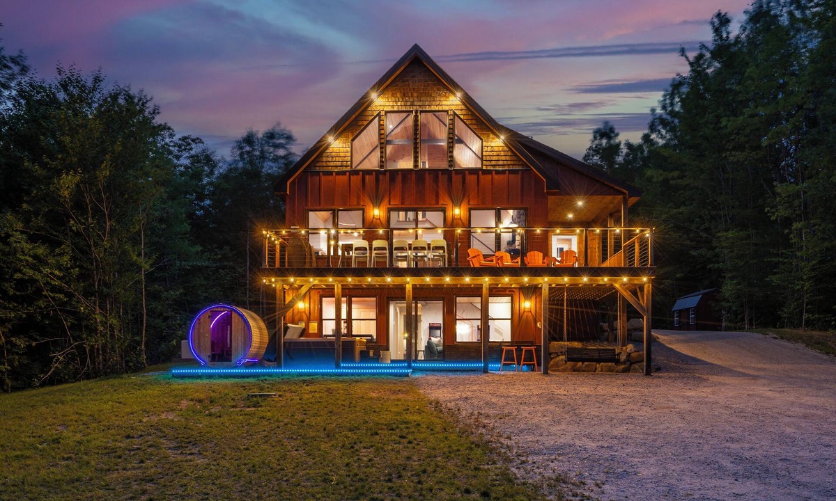 Bethel Ski Chalet | Sleep 29! Pano Views, Hot Tubs, Saunas, Game Rooms, Fire Pits, Dogs OK