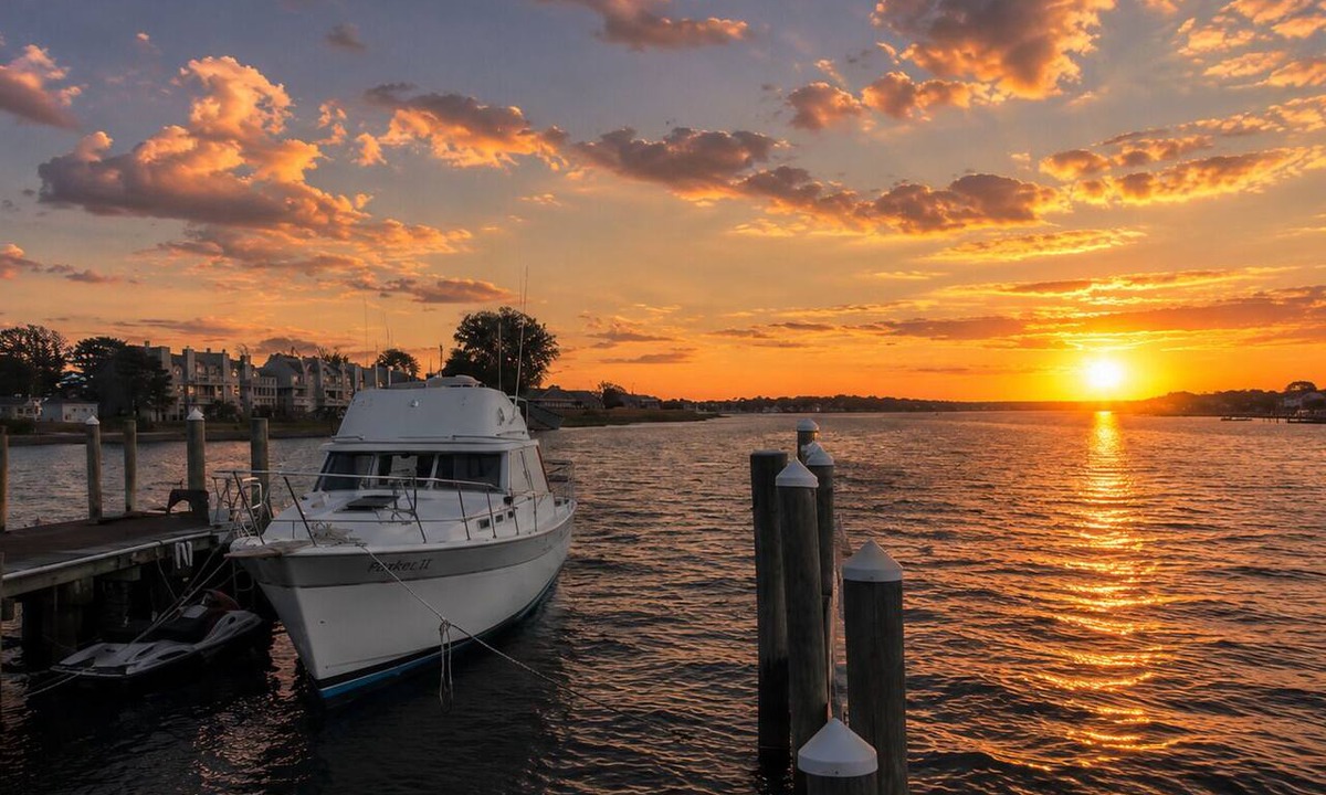 Neptune City Boat Rental | Sleep on the water! Cozy Yacht Experience 5 mins from the beach.