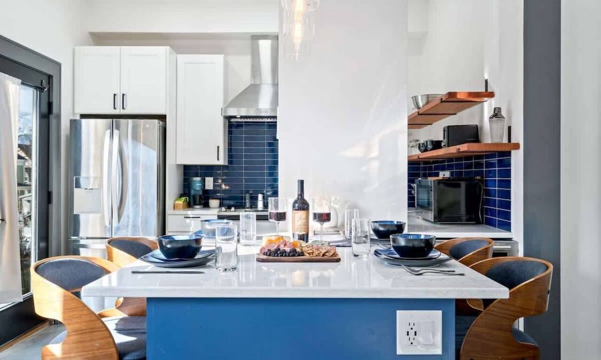 Oakdale Apartment | Sleeps 10 | 2 Kitchens | Near Back Cove | Parking