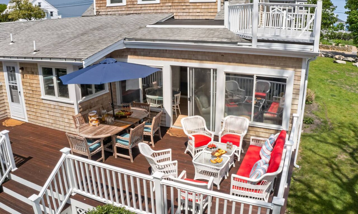 Greenbush House | Sleeps 10- Walk to Beach + Firepit + Dog Friendly