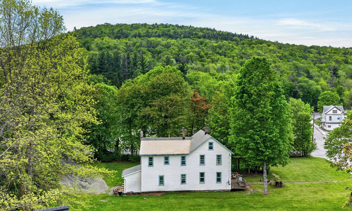 Haines Falls House | Sleeps 20 | Historic Catskills Lodge Firepit + Near Skiing | The Klondike