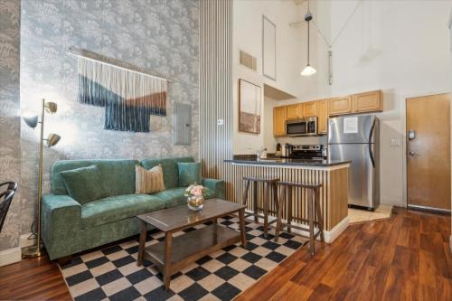 Newbold Apartment | Sleeps 4! 2BR, Gym, Paid Parking, Close to Major Attractions