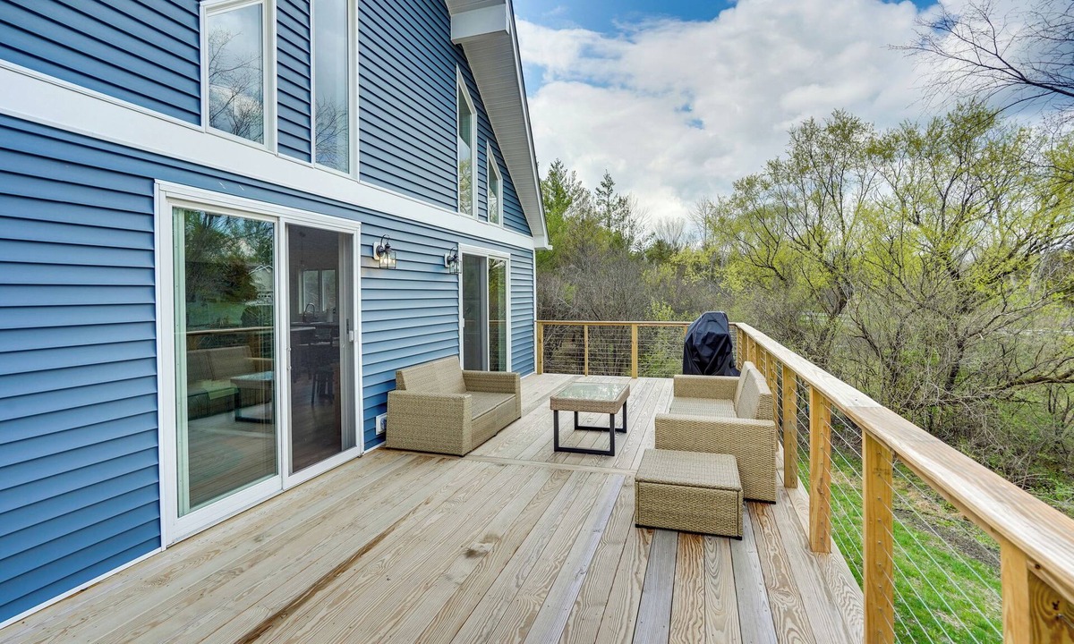 Athens Cottage | Sleepy Hollow Lake Home w/Deck, Pool Access!