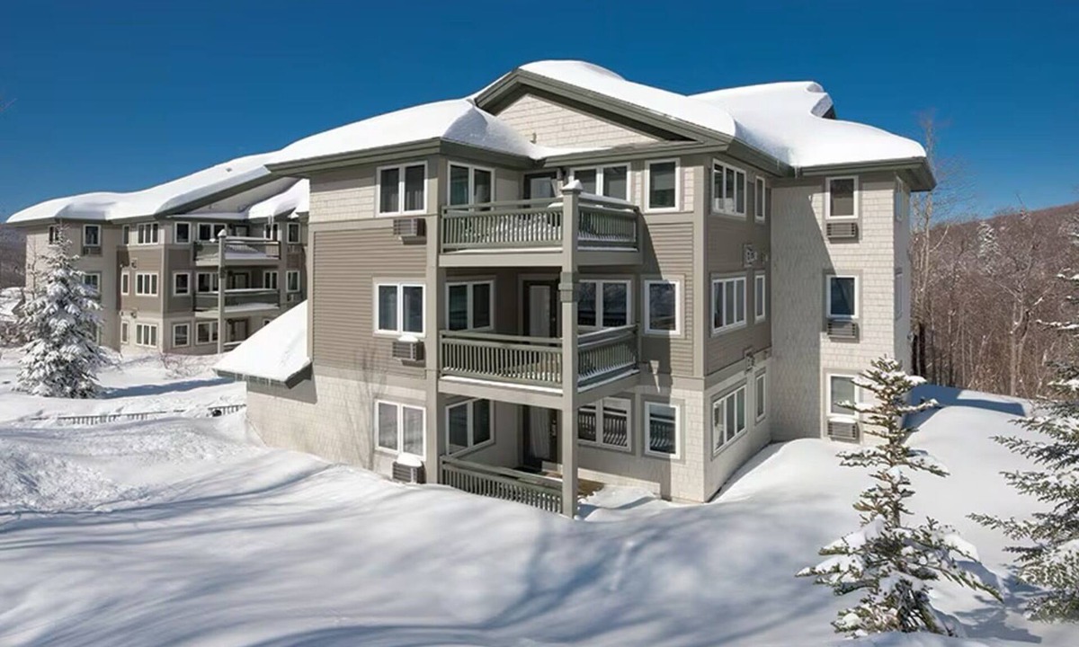 Jeffersonville Resort | Smugglers Notch Awarded #1 Resort in the East by SKI Magazine 2023 3BR/2BA Delux