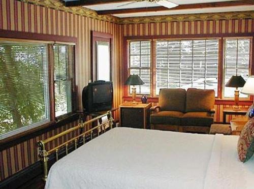 Provincetown Bed & Breakfast | Snug Cottage