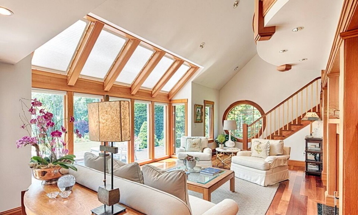 Tisbury House | Soothing 4-bedroom house with a built full yard andAC in charming Tisbury