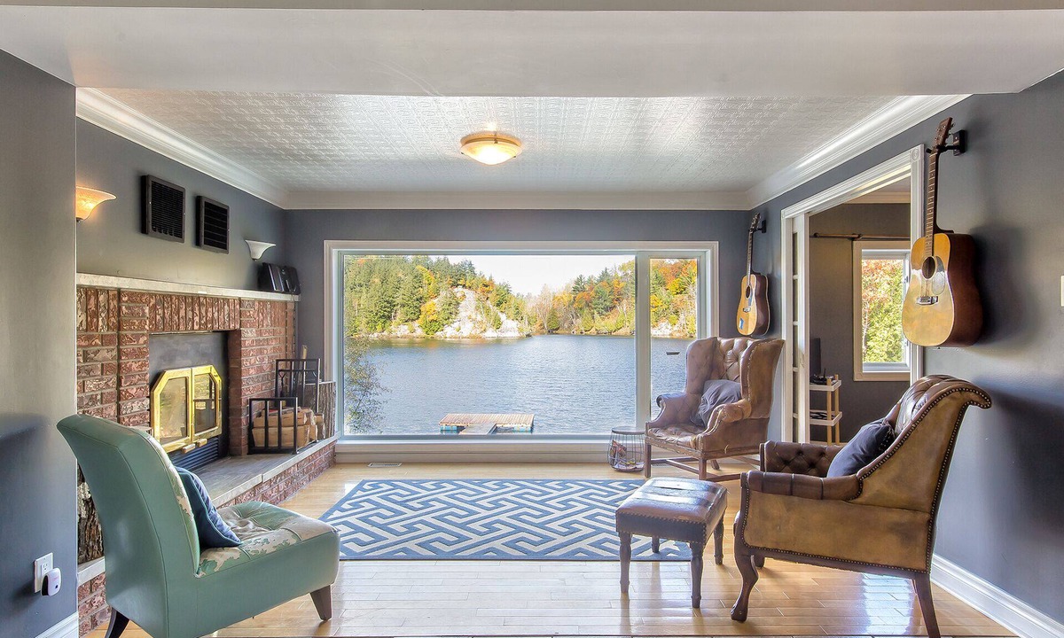 Lac-McGregor House | Sought Secluded Lakefront Villa near Ottawa/Edelweiss Valley Resort.