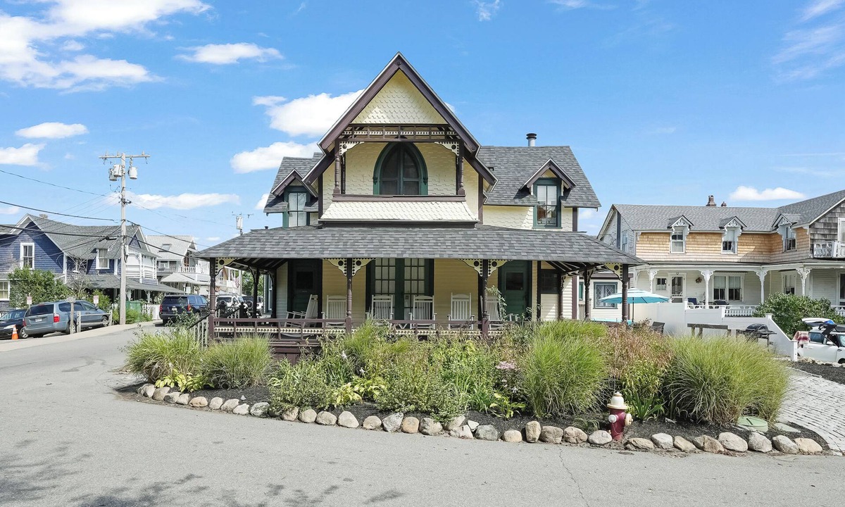 Oak Bluffs House | Soulas Martha's Vineyard, Walk to Inkwell Beach & Town
