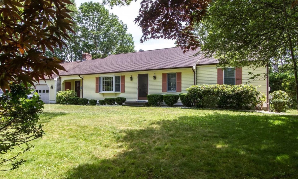 East Falmouth House | South of rte 28 means a quick drive along the ocean to all Falmouth has to offer