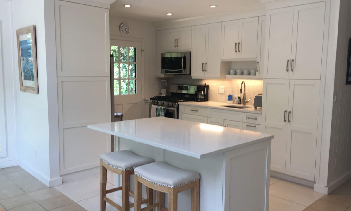 Shinnecock Hills House | Southampton Getaway, 3 bed, 2 bath, Hot Springs SaltHot Tub, Pool, small Pet