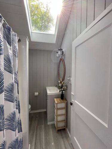 Edgecomb House | Spacious 1 Bedroom Cottage Close to Everything 1