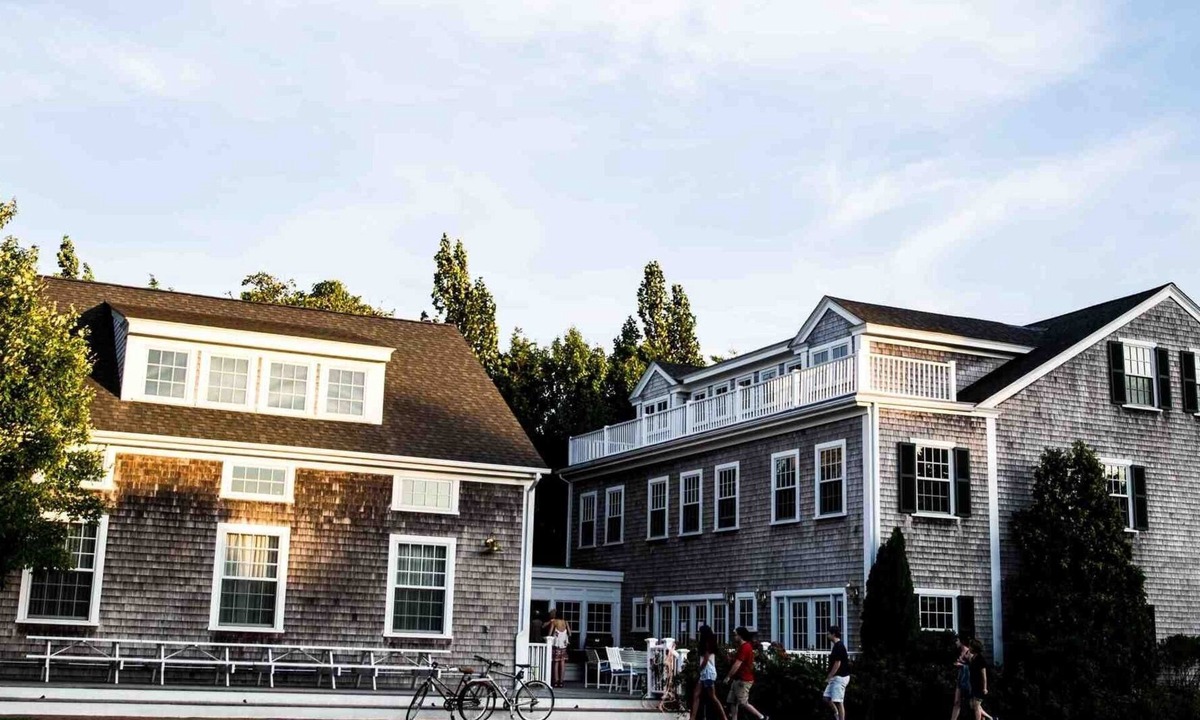 Edgartown House | Spacious 15-bedroom house with WiFi and AC in charming Edgartown
