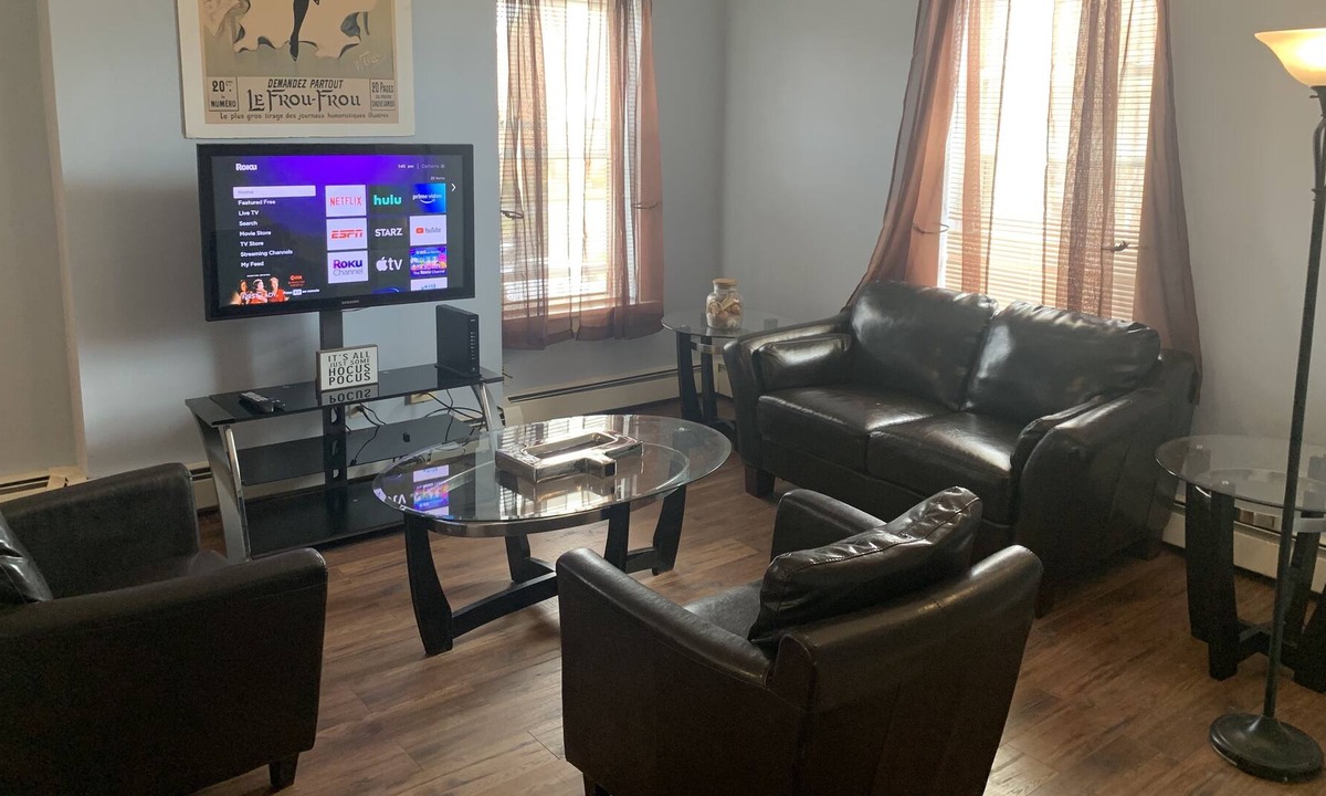Hartford Condo | Spacious 2 Bedroom condo unit, Centrally Located!