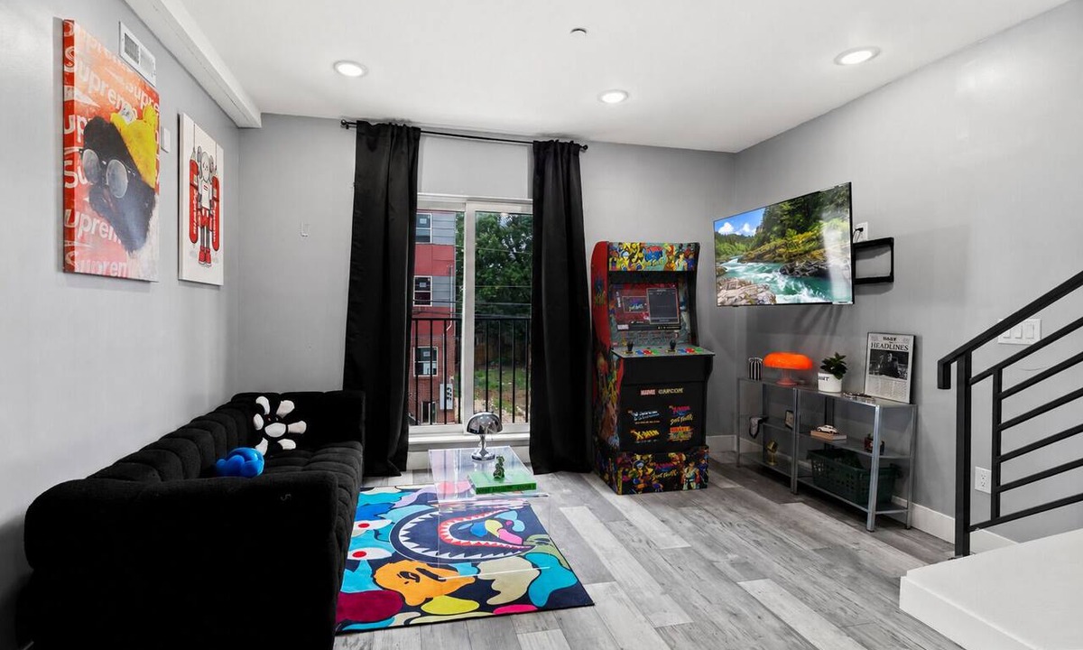 West Philadelphia Apartment | Spacious 2-bedroom apartment in fabulous Philadelphia with AC