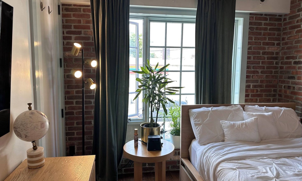 Bedford-Stuyvesant Apartment | Spacious 3-bedroom apartment with AC, fitness room, WiFi in vibrant Brooklyn