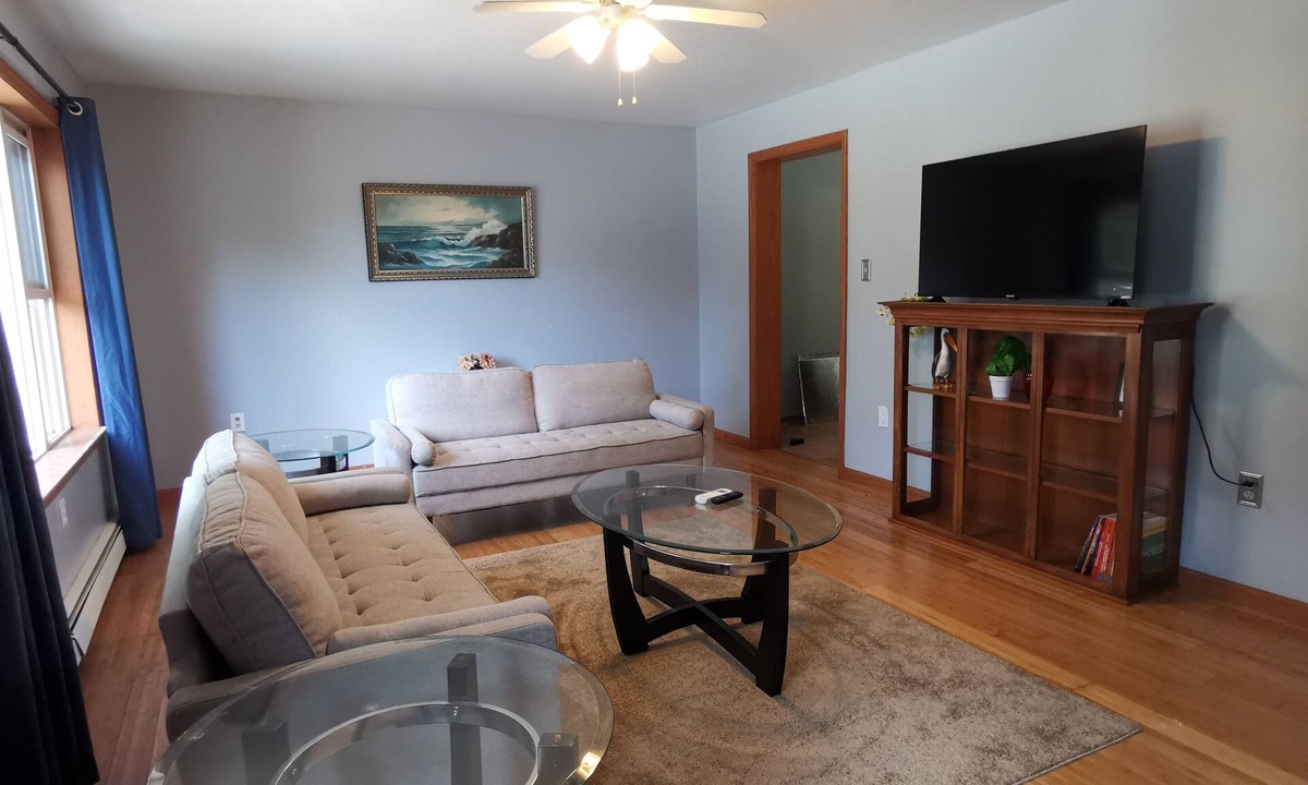 Worcester House | Spacious 3-bedroom townhome near Umass memorial Hospital in Worcester