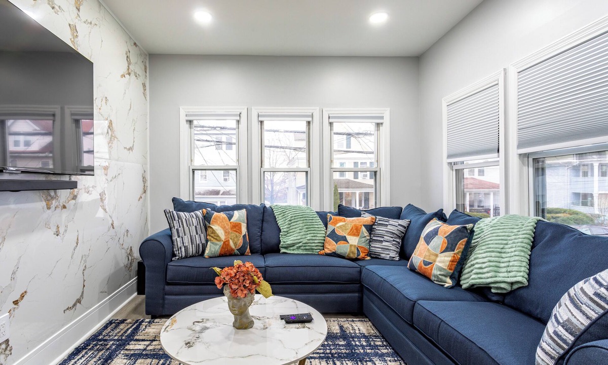 New Rochelle Apartment | Spacious 3-bedroom with Wi-Fi, Parking- in welcoming New Rochelle neighborhood