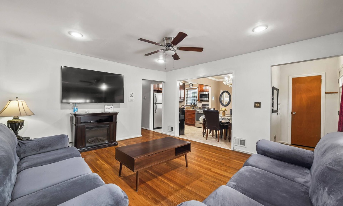 Constable Hook House | Spacious 3BDR with Front Porch, 8min to Train, 30min to NYC, 2 FREE Parking, EWR