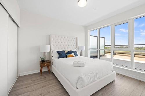 Harwood Apartment | Spacious 3BR Loft with Balcony and Free Parking