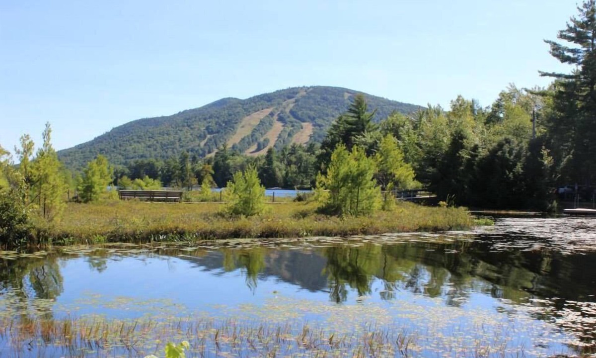 West Bridgton House | Spacious 4 Bedroom Home ~ Moose Pond/Pleasant Mountain. Kids Love It Here!