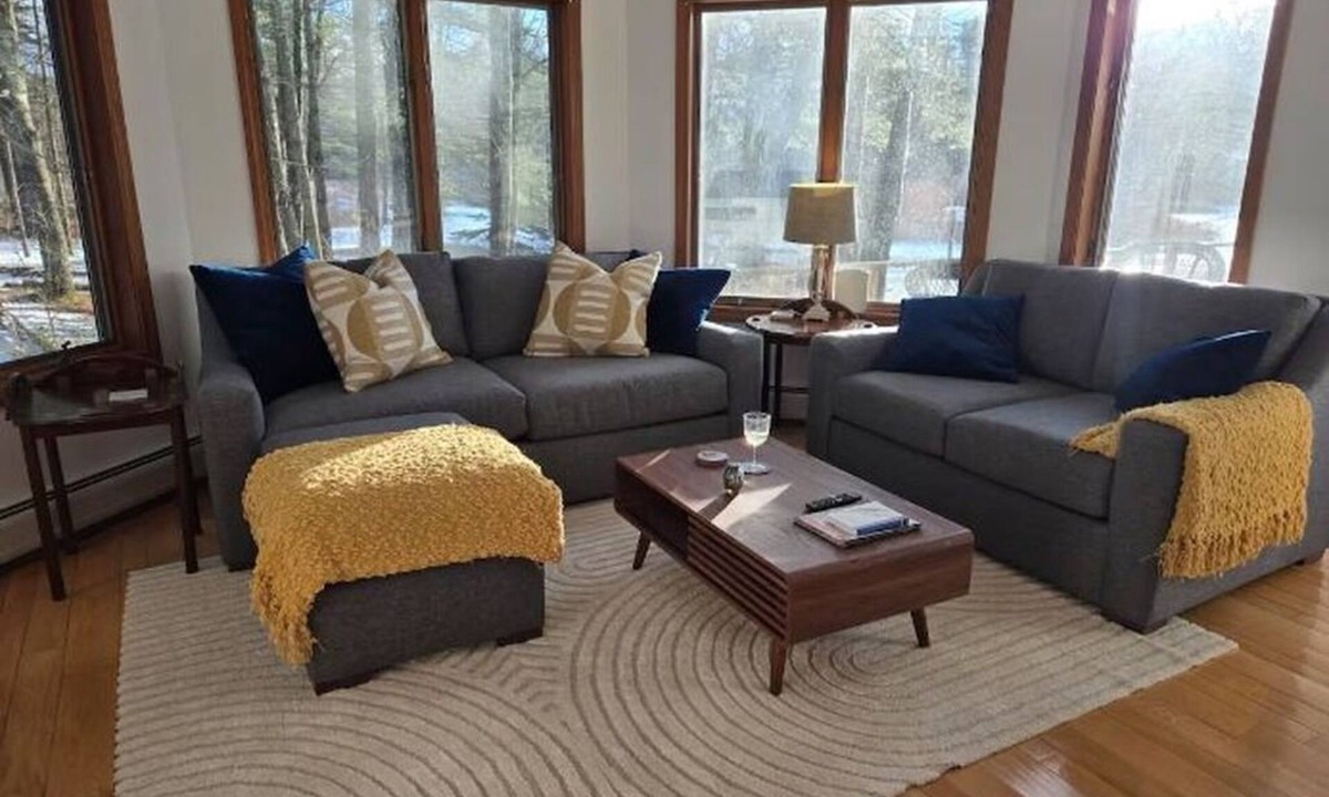 Poultney House | Spacious 4-bedroom lake/ski house in Poultney, VT.