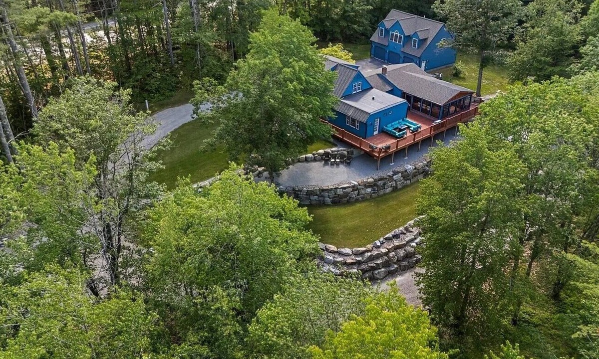 Bradford House | Spacious 4-bedroom mountain escape in Bradford, NH