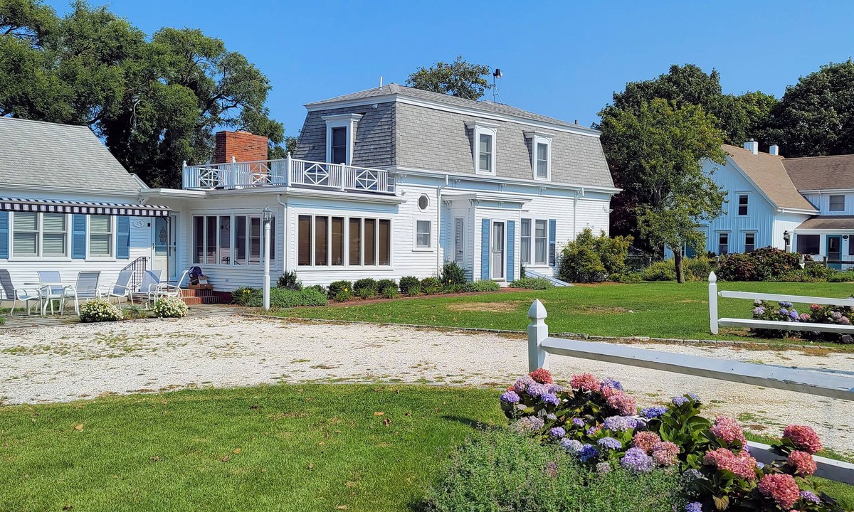 Wellfleet House | Spacious 4BD-A/C, Patio, Walk to Mayo Beach & Wellfleet Town Center