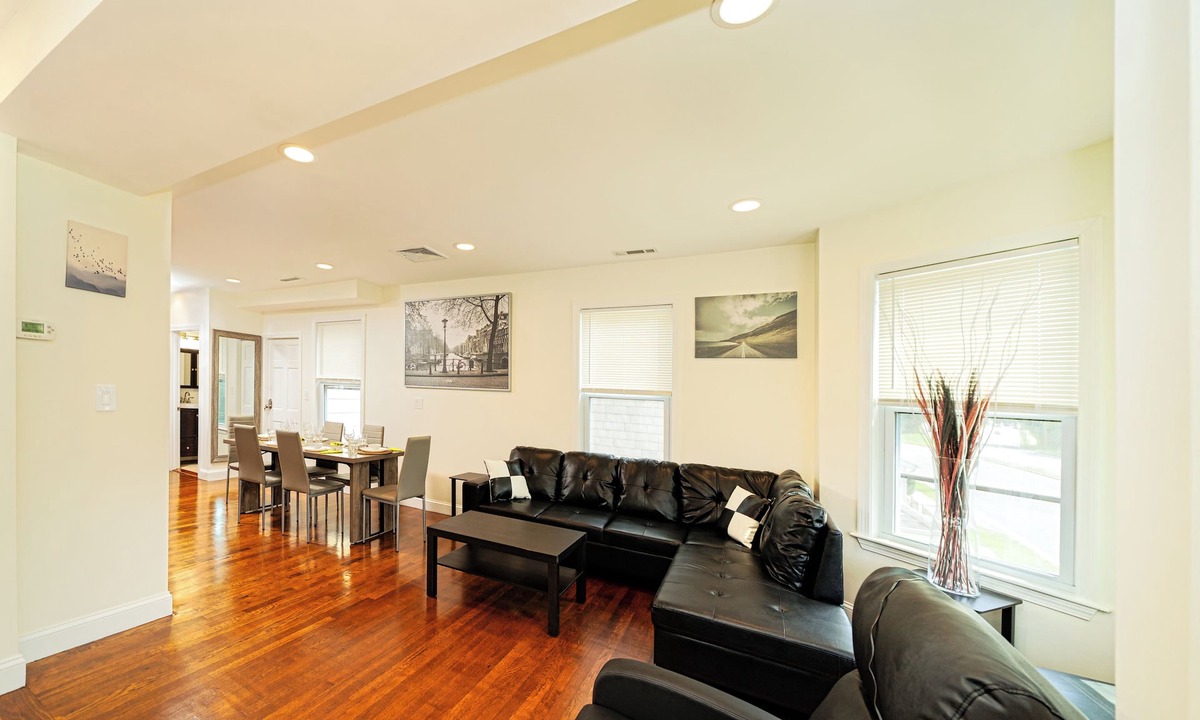 Neponset - Port Norfolk Apartment | Spacious 4BR Boston Retreat Near I-93 Free Parking Pet-Friendly - 988/2