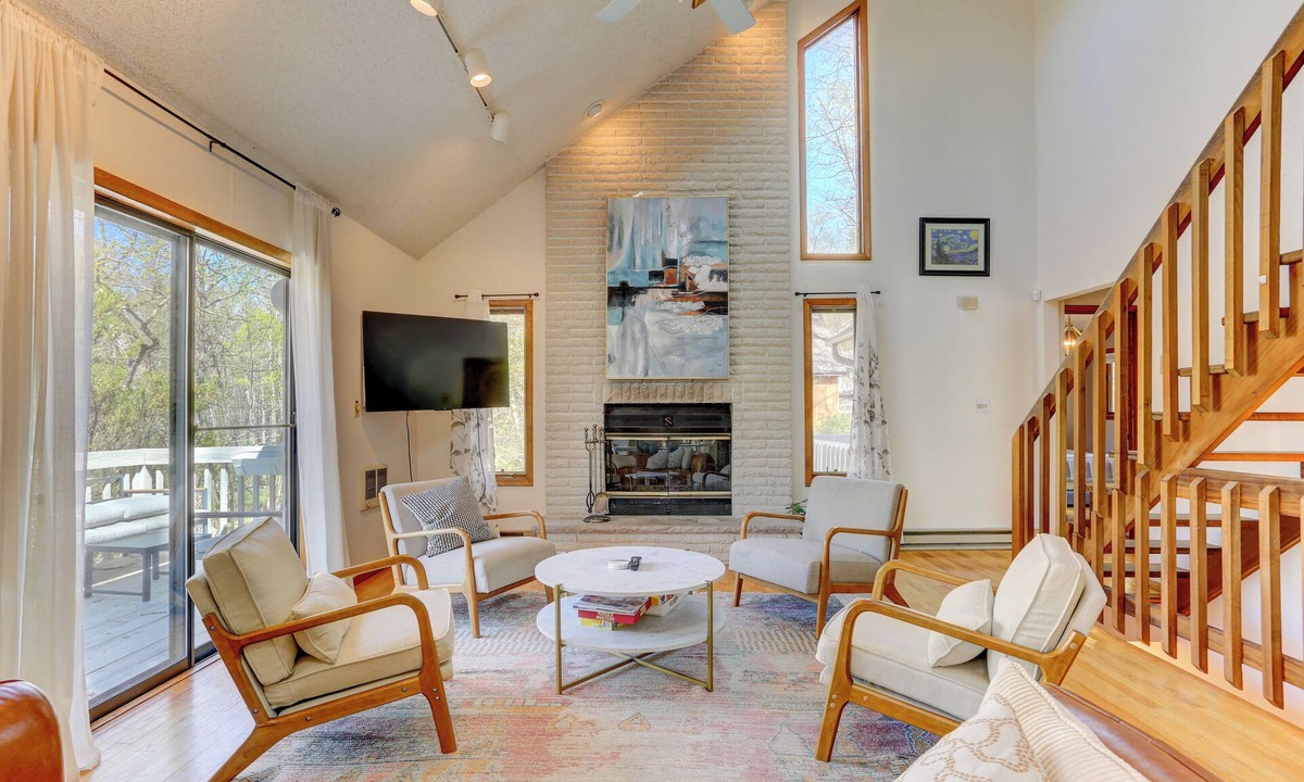 Bushkill House | Spacious 5-bedroom Mountain Retreat in Poconos with FREE access to Ski slope