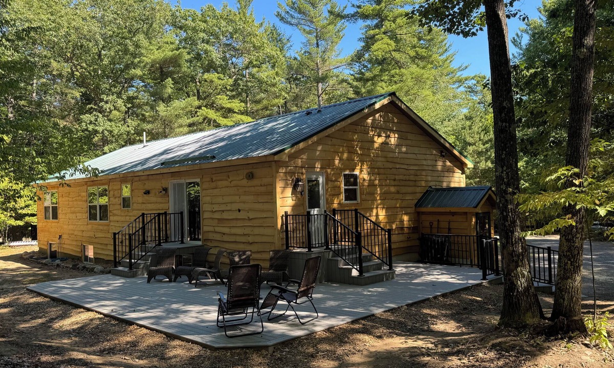 Jay House | Spacious 6-bedroom cabin in Jay NY close to Lake Placid and White Face Moutain