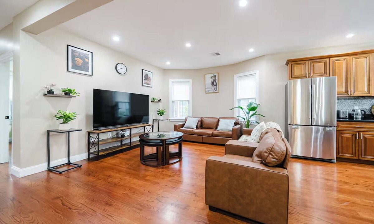 Milton Apartment | Spacious 6BR Family Stay Near Boston/Blue Hills, Free Parking & Pet-Friendly 172