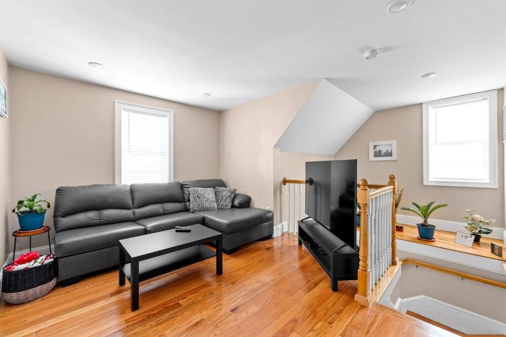 Quincy Apartment | Spacious 6BR Quincy Apt - Balcony, Kitchen, Laundry, near Beach & Red Line 555