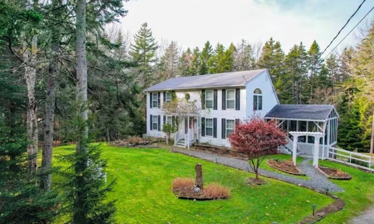 Bass Harbor House | Spacious 8-bedroom 2 house on a nice private road