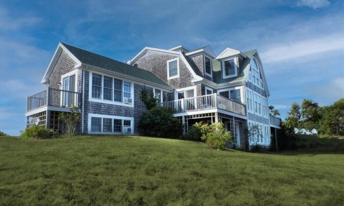Block Island House | Spacious Air Conditioned Home With Sweeping Ocean Views. August 24-31 available.