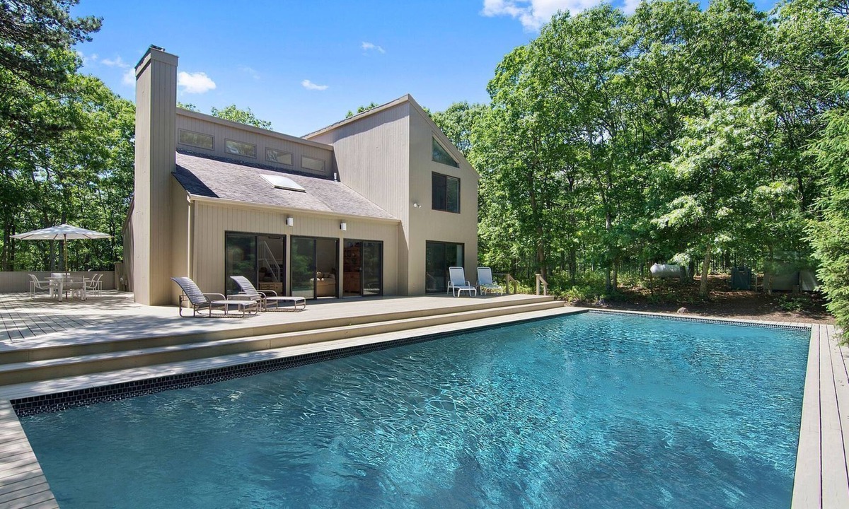 Northwest Harbor House | Spacious and Comfortable East Hampton Retreat with a Private Basketball Court