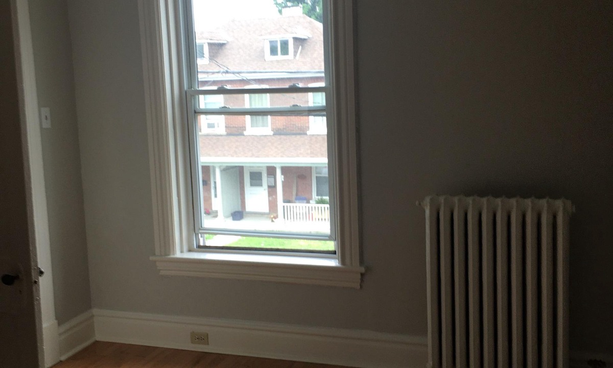 Brockville Apartment | Spacious apartment: close to everything Brockville has to offer!n