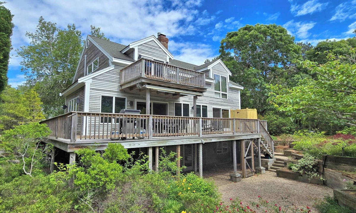 North Truro House | Spacious & Bright 3BD-Large Deck, A/C, Close to Coast Guard Beach & Highland Light