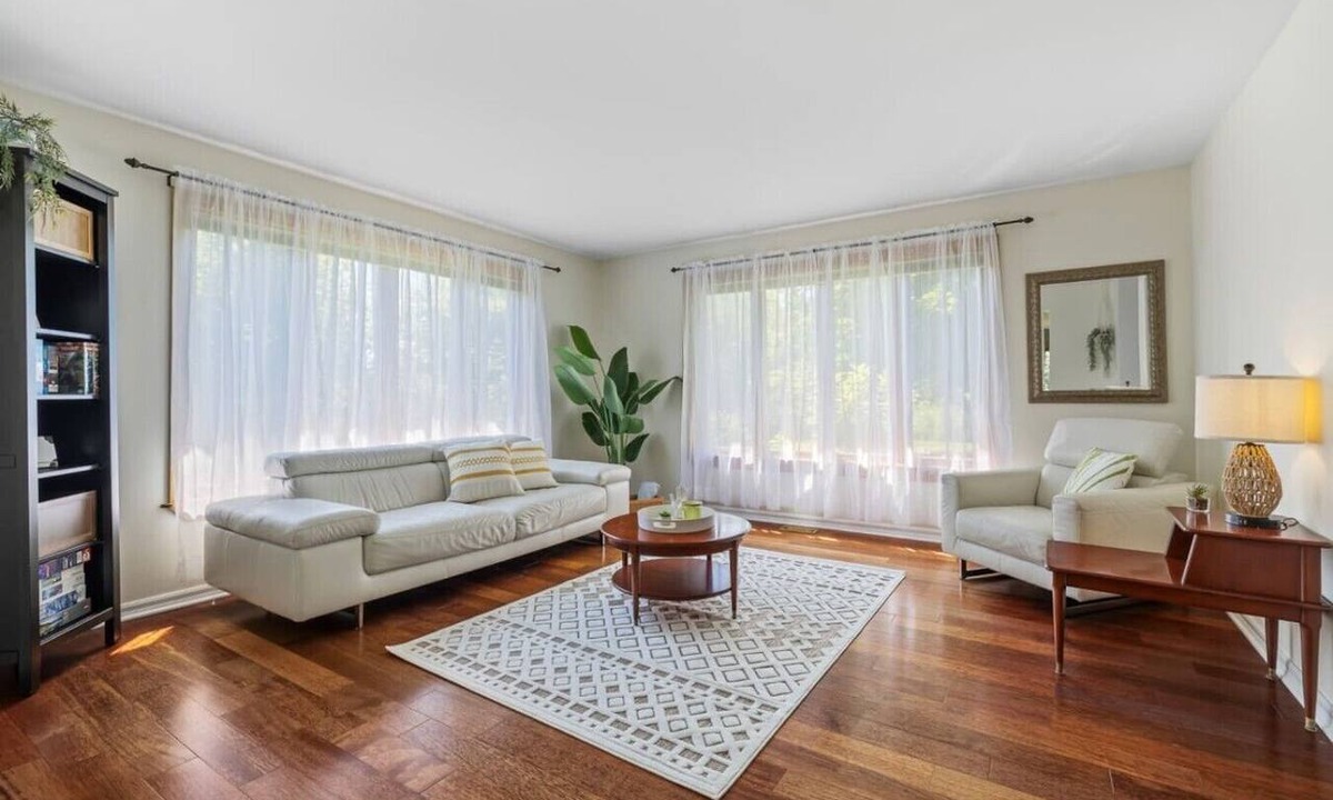 Chelsea House | Spacious Family Home in Chelsea | 3 Bedrooms | 5 Minutes from Nordik Spa