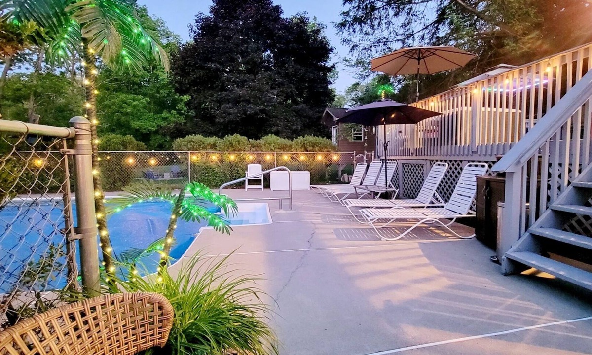 East Stroudsburg House | Spacious Family Retreat on 7.5 Private Acres Sleeps 10+ Pool/Hot Tub/Sauna/GR