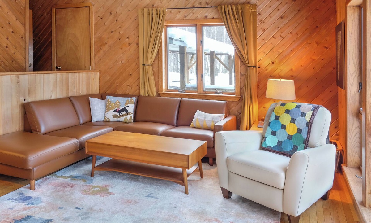 Ludlow Ski Chalet | Spacious hilltop Okemo chalet. On the mountain, stunning views.